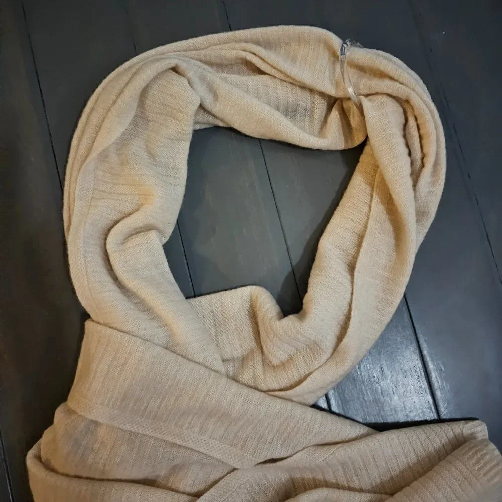 La Sein Women's Beige Cashmere Lined Ribbed Scarf